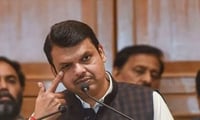 राज्यात तीन पक्षांचे सरकार येऊच शकत नाही : देवेंद्र फडणवीस